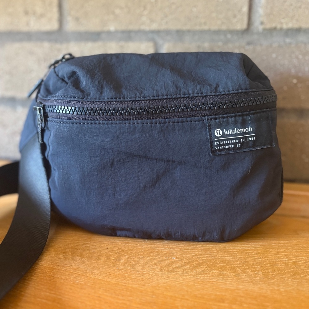 Lululemon Cleanlines Belt Bag - Black